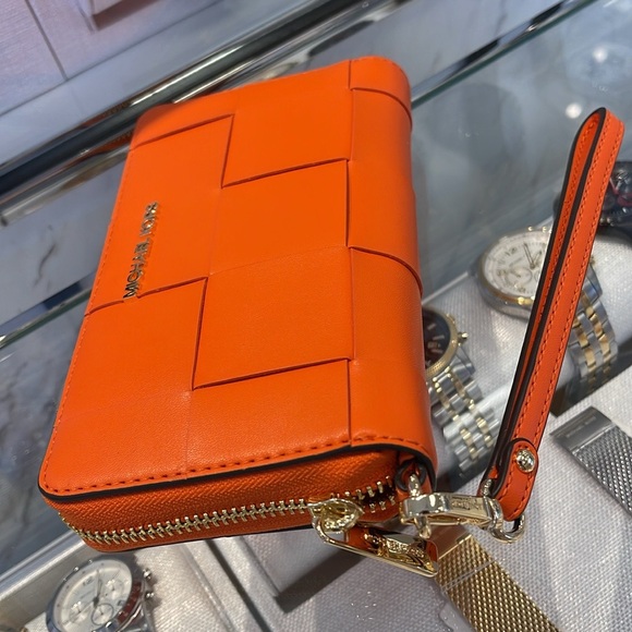 MICHAEL KORS LARGE FLAT MULTIFUNCTION PHONE CASE WALLET WRISTLET
POPPY
NWT - Picture 2 of 16